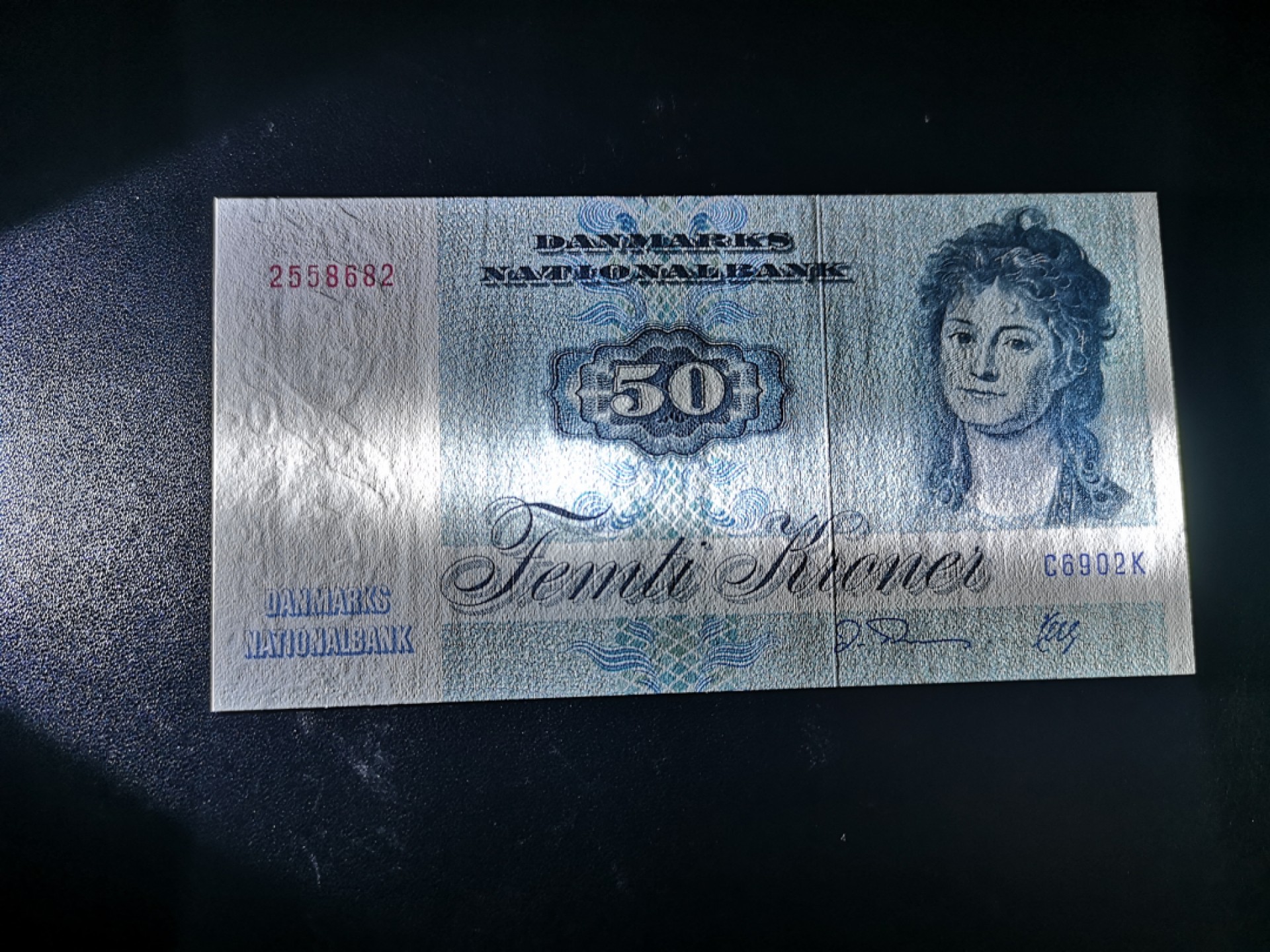 《外钞收藏家》第一百六十九期拍卖（本期65件） 丹麦动物版50克朗 全新 边上有轻微受潮 