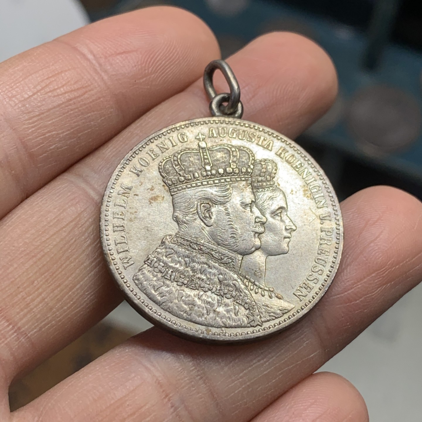 《竞宝斋》第37场-周日 首场自动拍卖 2件或者满200包顺丰 德国普鲁士1861年登基泰勒 原味 大银币 有吊坠