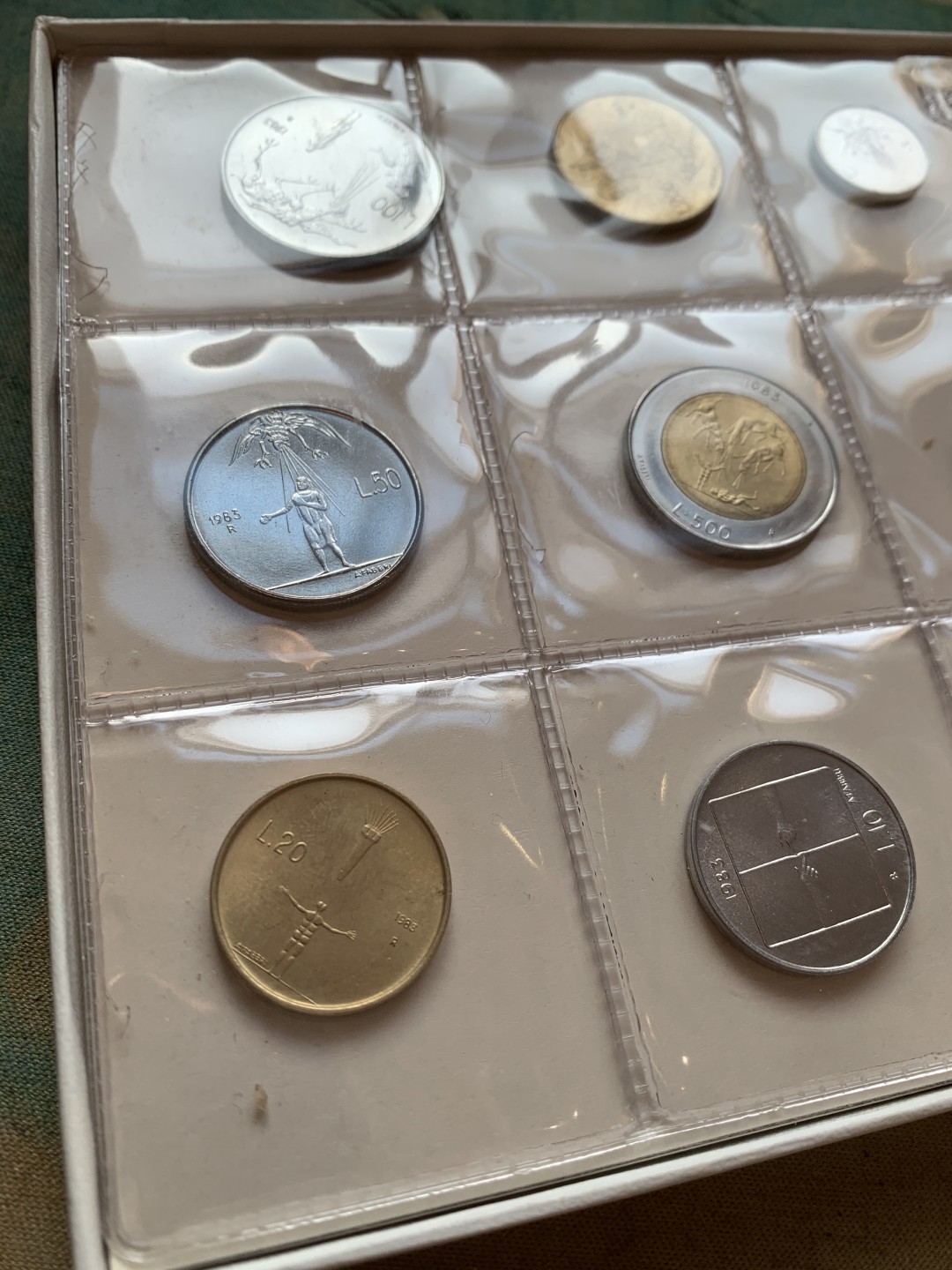 《竞宝斋》第37场-周日 首场自动拍卖 2件或者满200包顺丰 原盒证书 圣马力诺1983年 8枚封装 500里拉是银币 完美状态