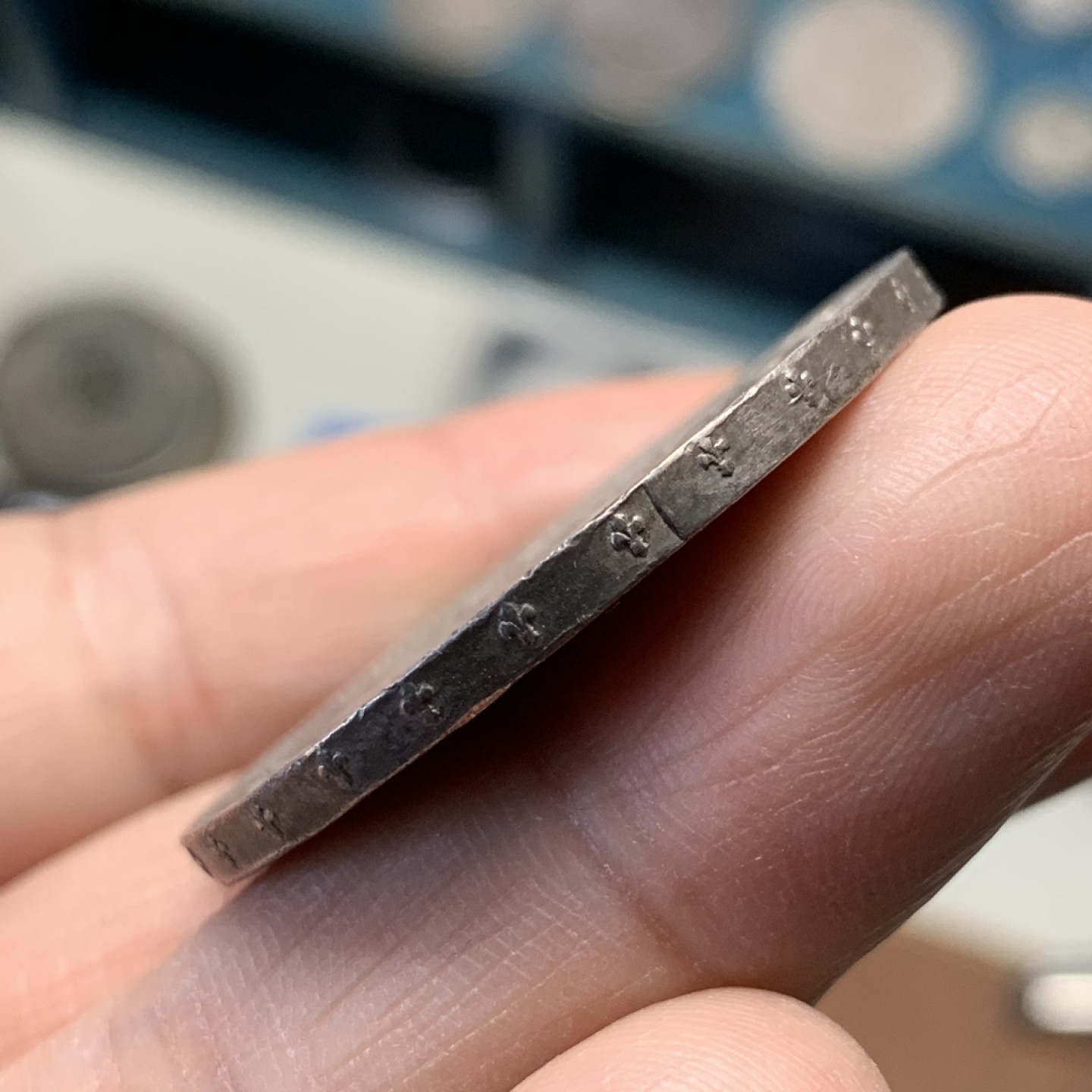 《竞宝斋》第37场-周日 首场自动拍卖 2件或者满200包顺丰 西班牙1888年阿方索十三世5比塞塔双柱银币 五彩包浆 发财年份