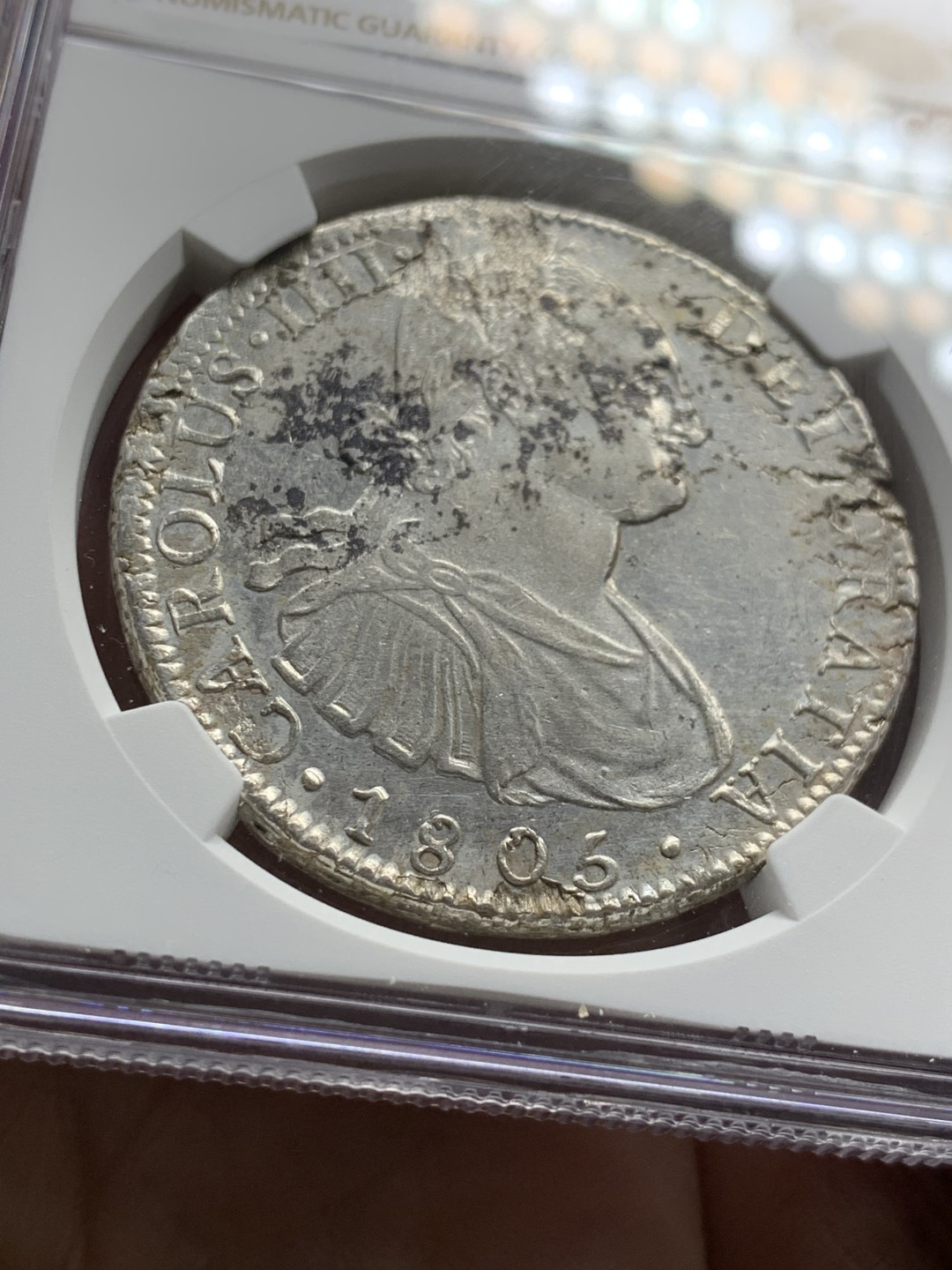 《竞宝斋》第36场-本周日 （全场顺丰包邮） NGC评级 墨西哥 1805年 卡四 8R 双柱 银币 双面深打 币胚原始状态