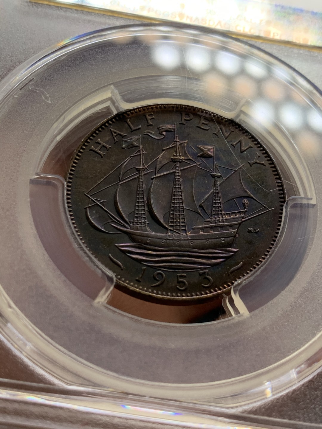 《竞宝斋》第36场-本周日 （全场顺丰包邮） pcgs-PR64RB 1953年英国半便士 年轻伊伊 顶级彩虹包浆 小彩船实物极美 女王老矣未来潜力股