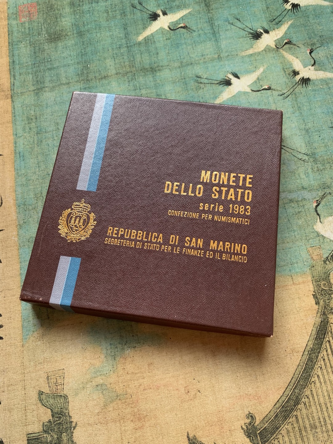 《竞宝斋》第37场-周日 首场自动拍卖 2件或者满200包顺丰 原盒证书 圣马力诺1983年 8枚封装 500里拉是银币 完美状态