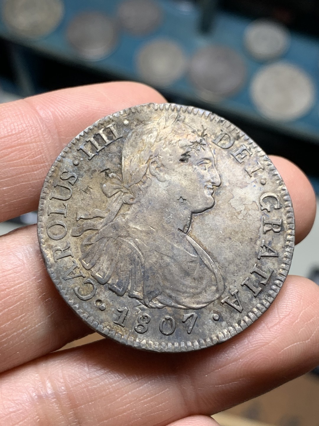 《竞宝斋》第36场-本周日 （全场顺丰包邮） 墨西哥 1807年 卡四 8R 双柱大银币 深彩原味包浆 未处理 带底光 戳记见图