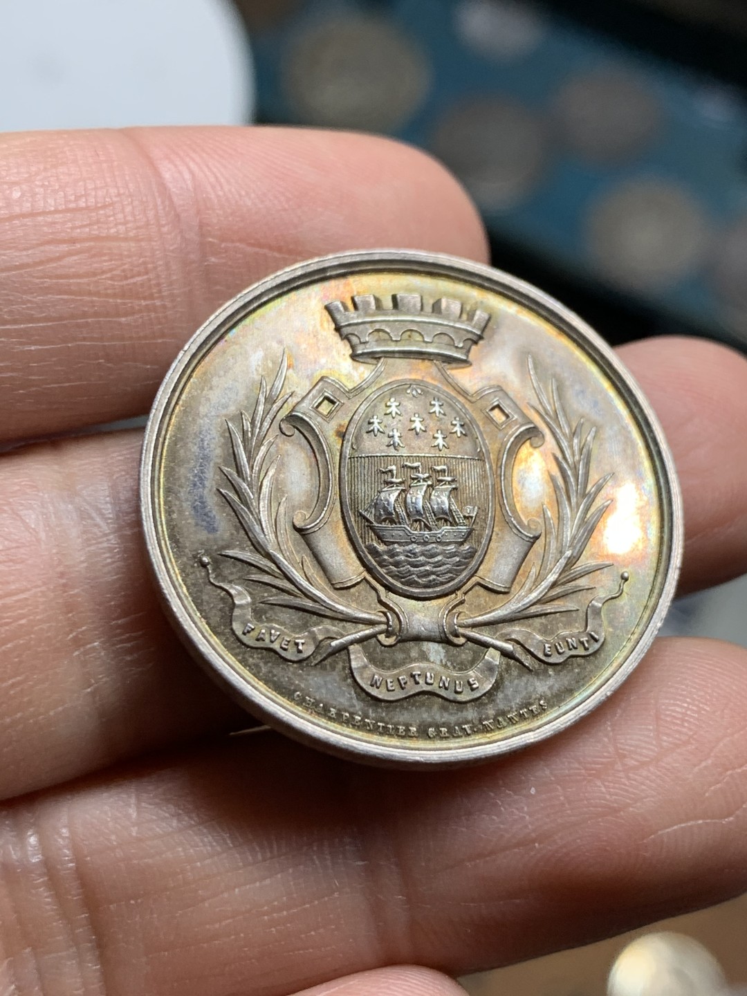 《竞宝斋》第36场-本周日 （全场顺丰包邮） 法国南特商业代币 五彩包浆，蜜蜂铭银标13克