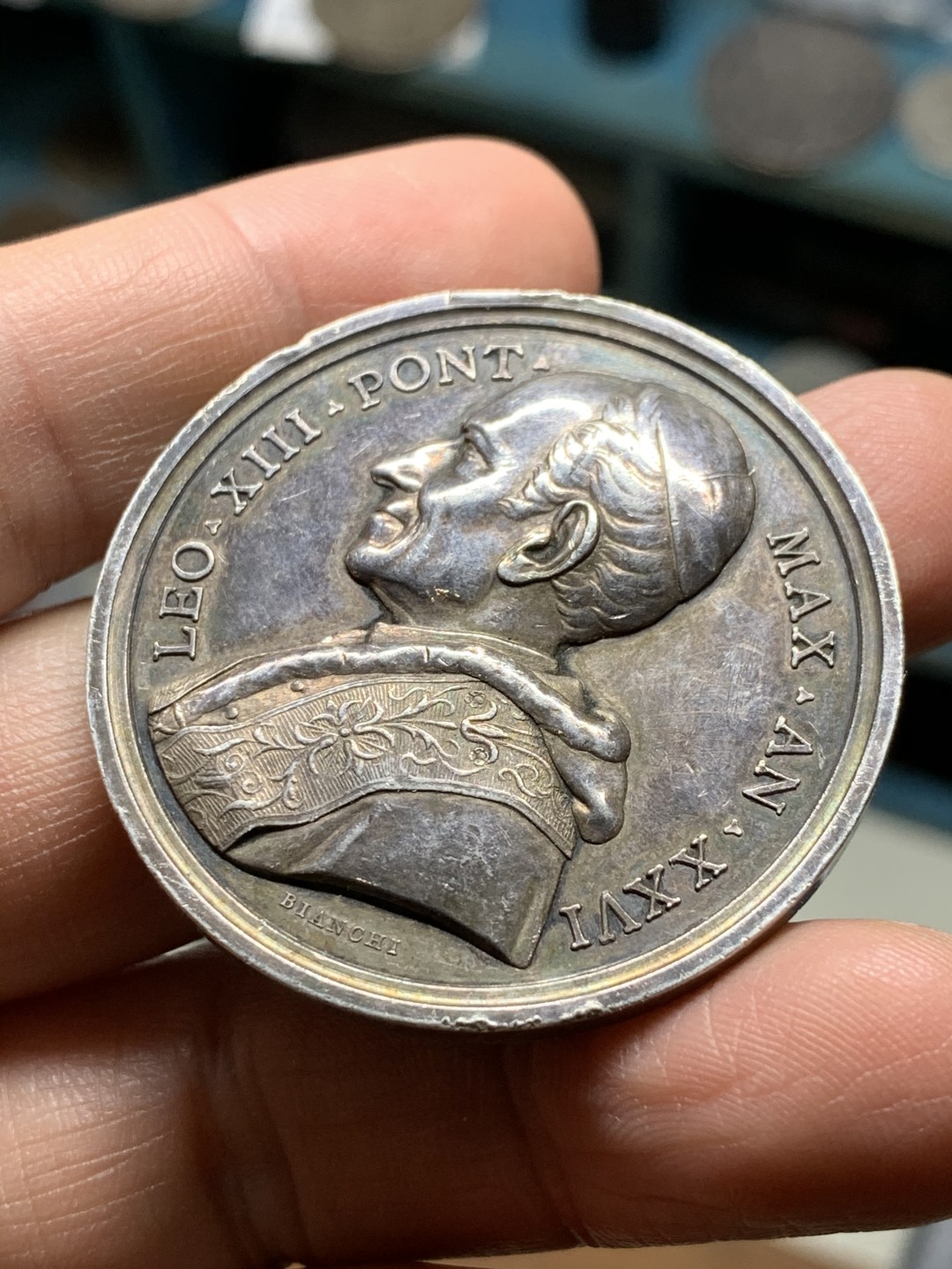 《竞宝斋》第36场-本周日 （全场顺丰包邮） 1880年教皇国耶稣和圣经的诞生纪念大银章 稀少品种，超高浮雕艺术性极强