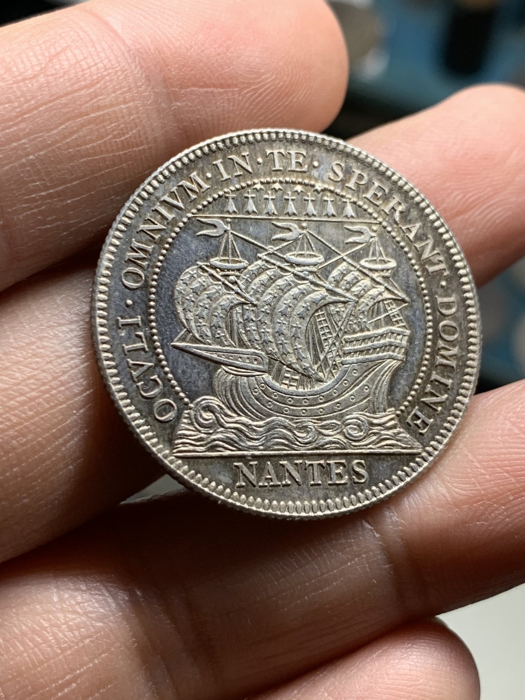 《竞宝斋》第36场-本周日 （全场顺丰包邮） 法国南特银代币 环彩原光，丰饶角银标12.2克