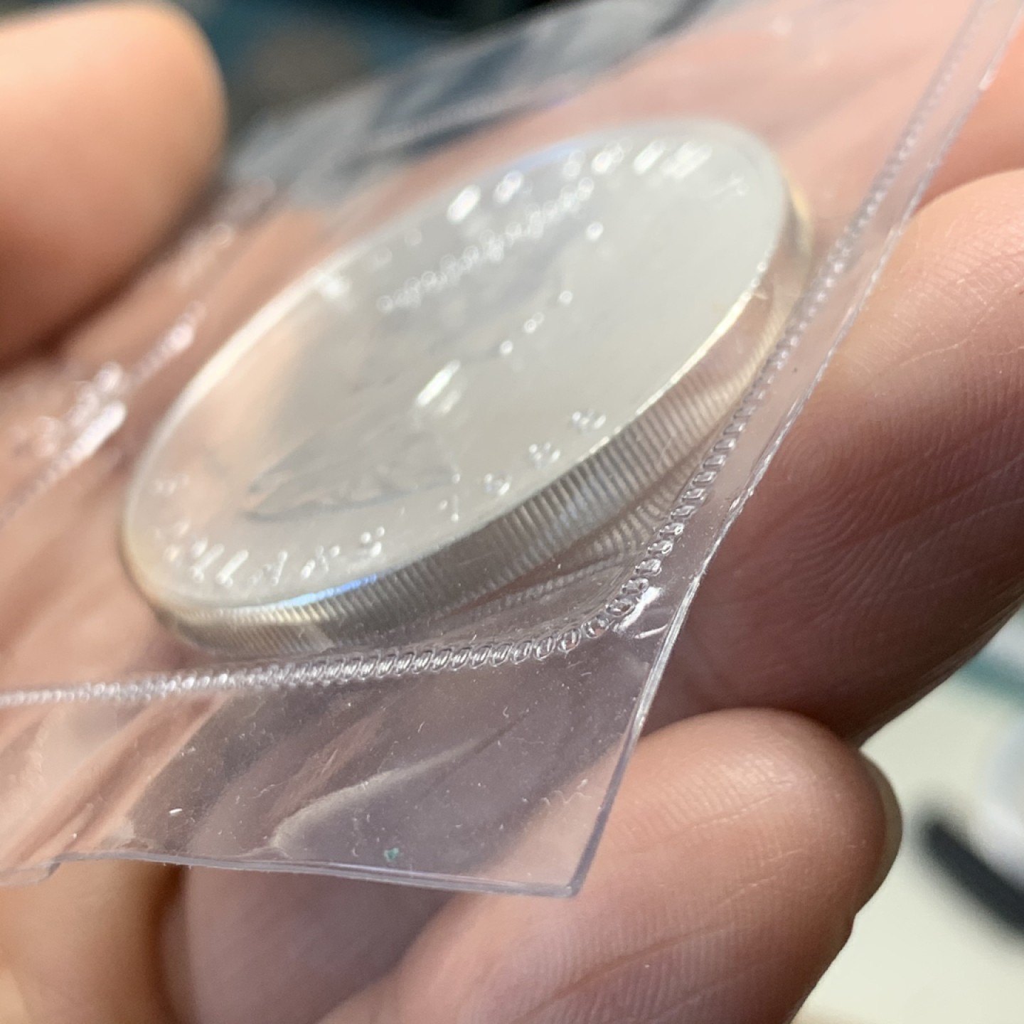 《竞宝斋》第37场-周日 首场自动拍卖 2件或者满200包顺丰 原封装 加拿大1988年 伊丽莎白二世 枫叶一元 1盎司纯银9999 银币