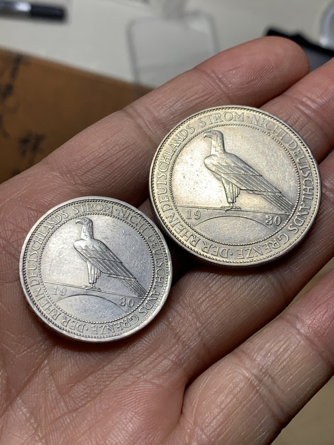 《竞宝斋》第36场-本周日 （全场顺丰包邮） （两枚一组）德国魏玛1930年，解放莱茵，鹰桥3、5马克，裸币略带黄油光。