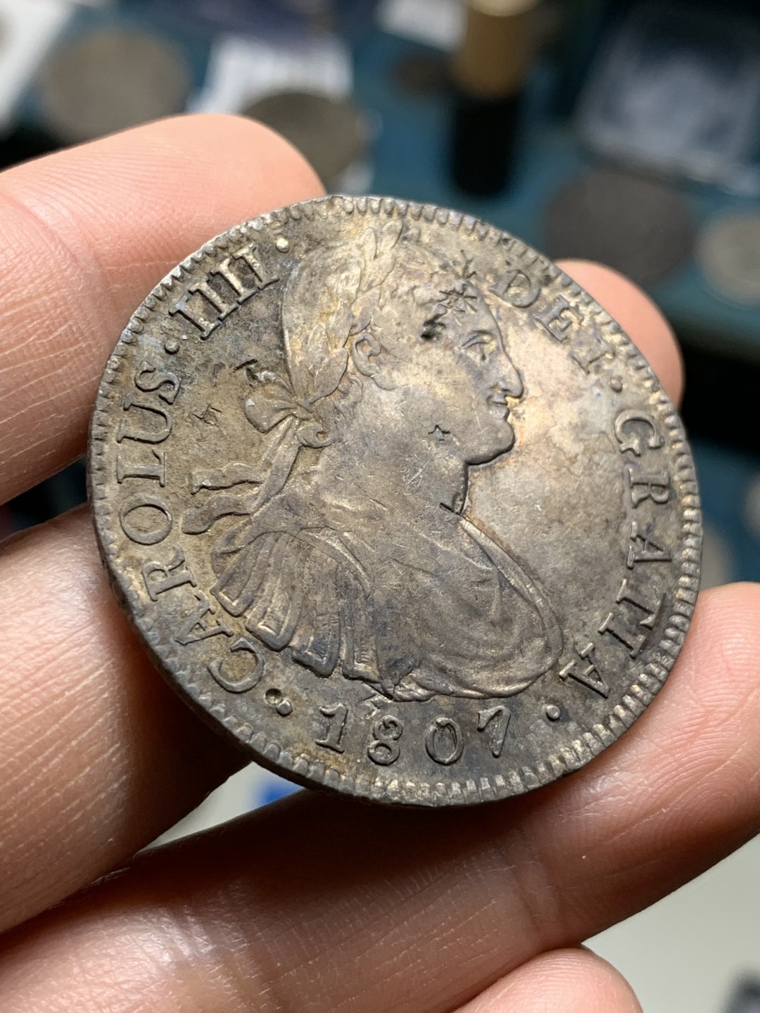 《竞宝斋》第36场-本周日 （全场顺丰包邮） 墨西哥 1807年 卡四 8R 双柱大银币 深彩原味包浆 未处理 带底光 戳记见图