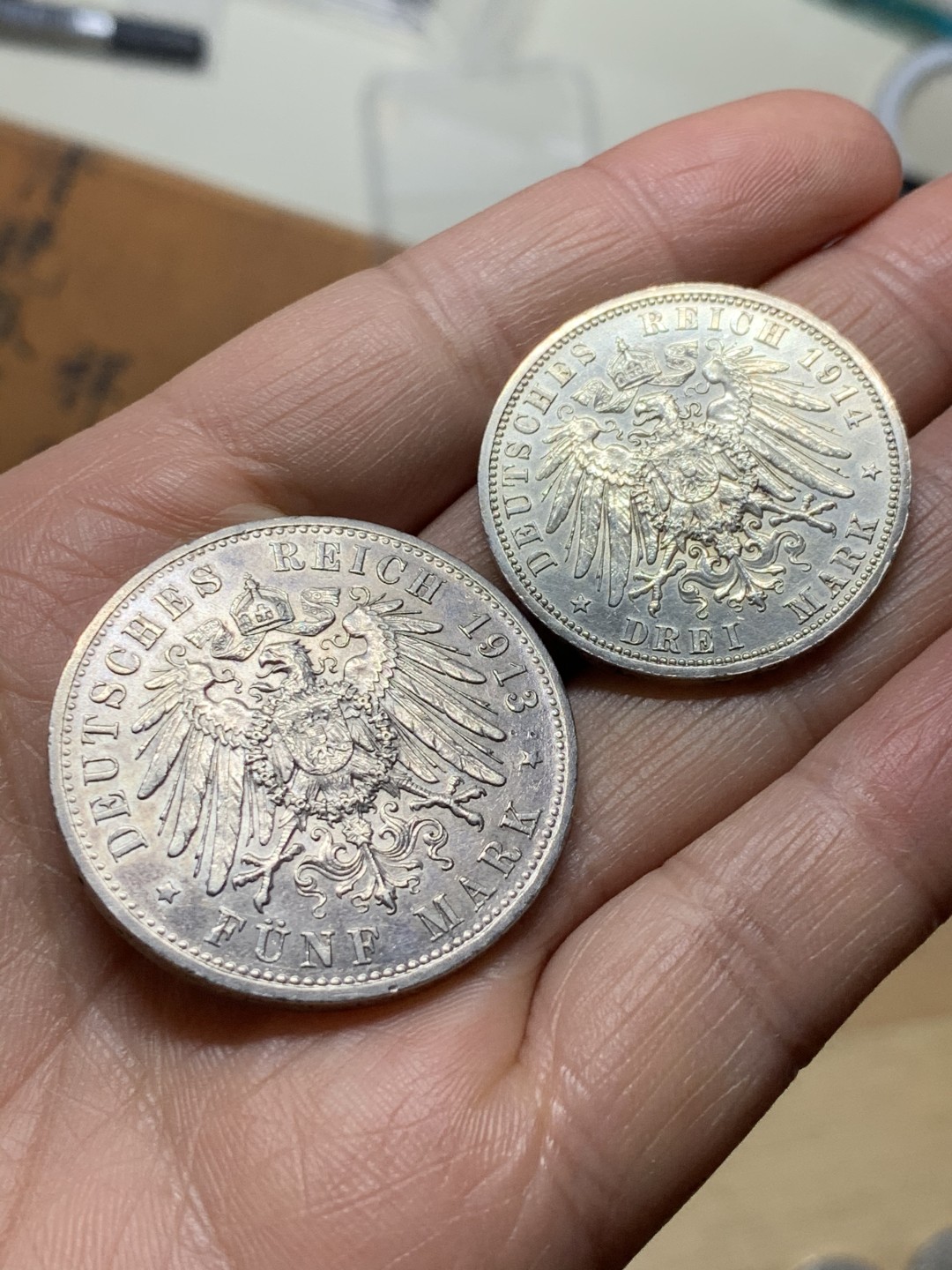 《竞宝斋》第36场-本周日 （全场顺丰包邮） （两枚一组）德国威廉二世戎装3马克（1914年）、5马克（1913年），裸币好品。