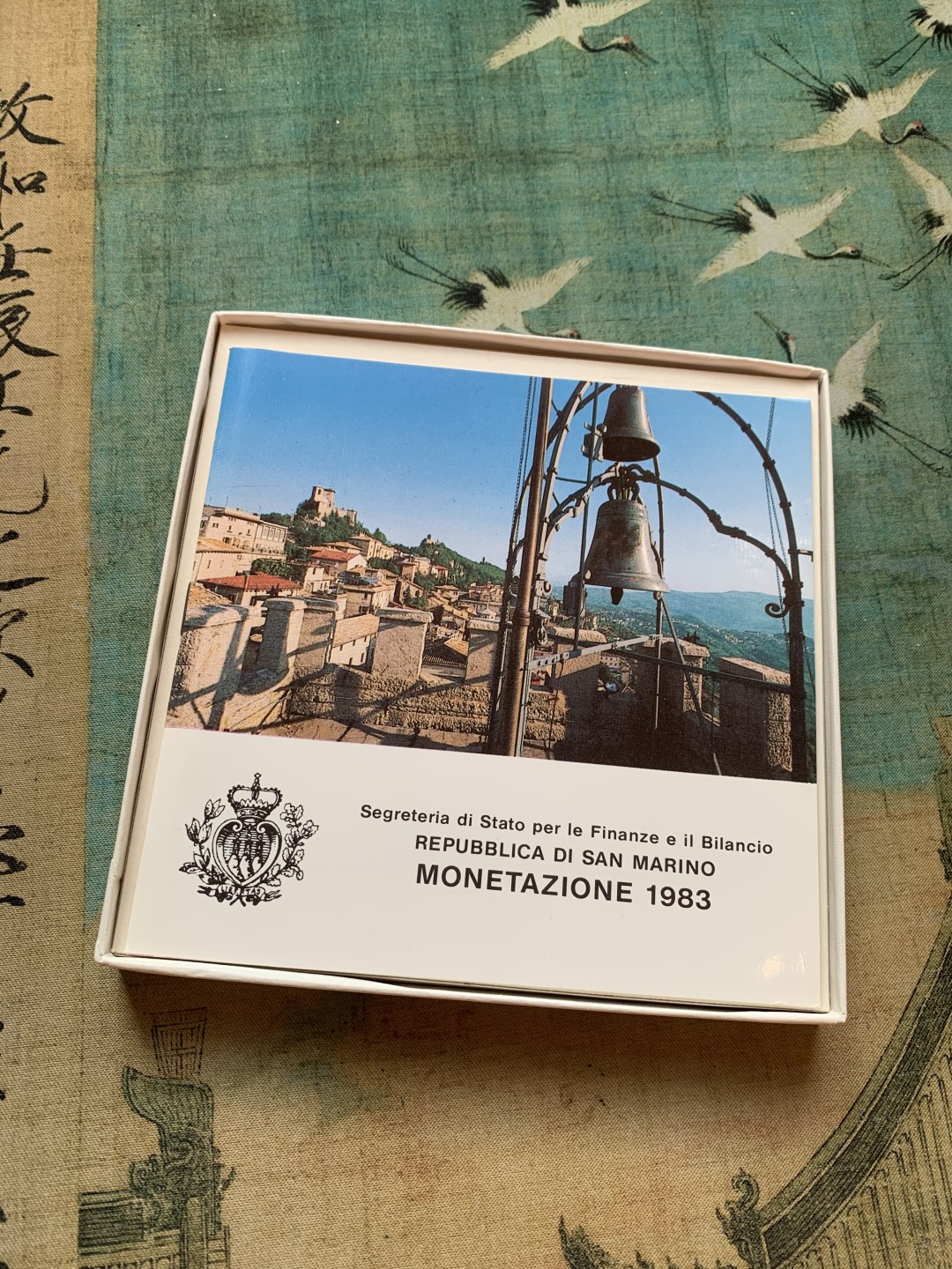 《竞宝斋》第37场-周日 首场自动拍卖 2件或者满200包顺丰 原盒证书 圣马力诺1983年 8枚封装 500里拉是银币 完美状态