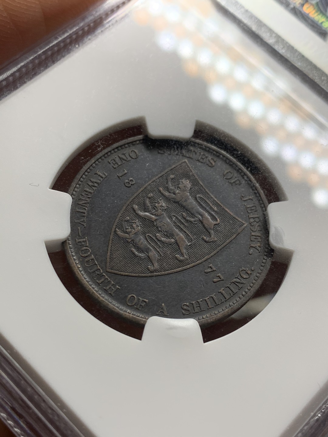 《竞宝斋》第36场-本周日 （全场顺丰包邮） AUDETAILS 英属泽西 1877年H 1/24先令 纯黑巧克力包浆好味道！