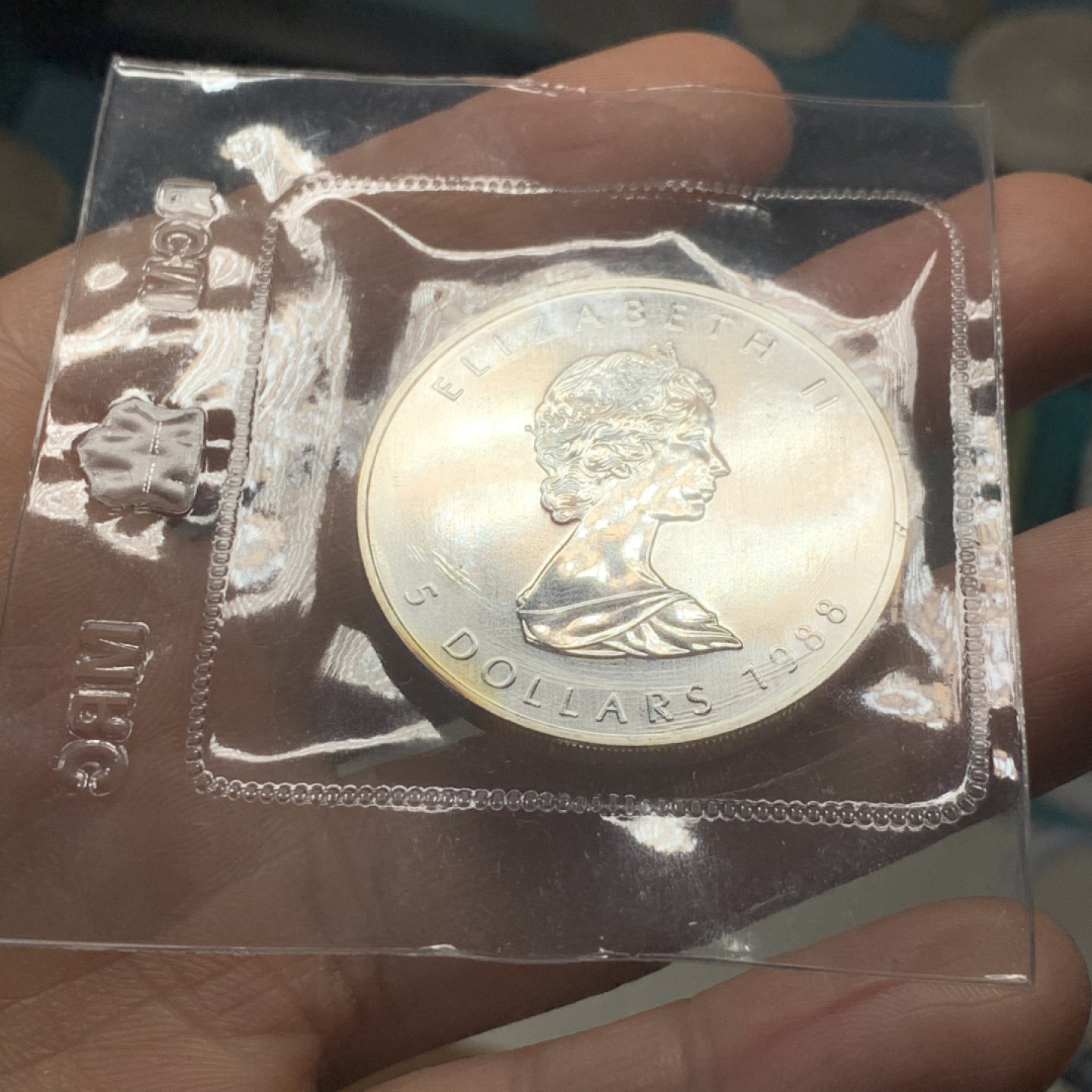 《竞宝斋》第37场-周日 首场自动拍卖 2件或者满200包顺丰 原封装 加拿大1988年 伊丽莎白二世 枫叶一元 1盎司纯银9999 银币