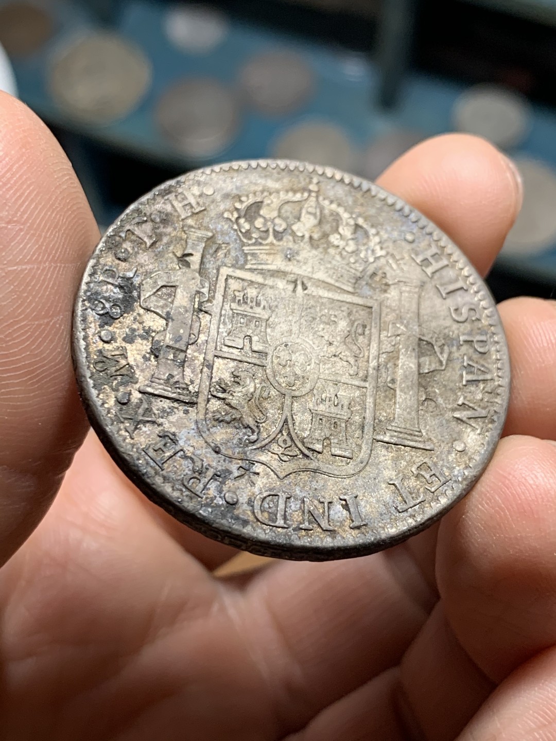 《竞宝斋》第36场-本周日 （全场顺丰包邮） 墨西哥 1807年 卡四 8R 双柱大银币 深彩原味包浆 未处理 带底光 戳记见图