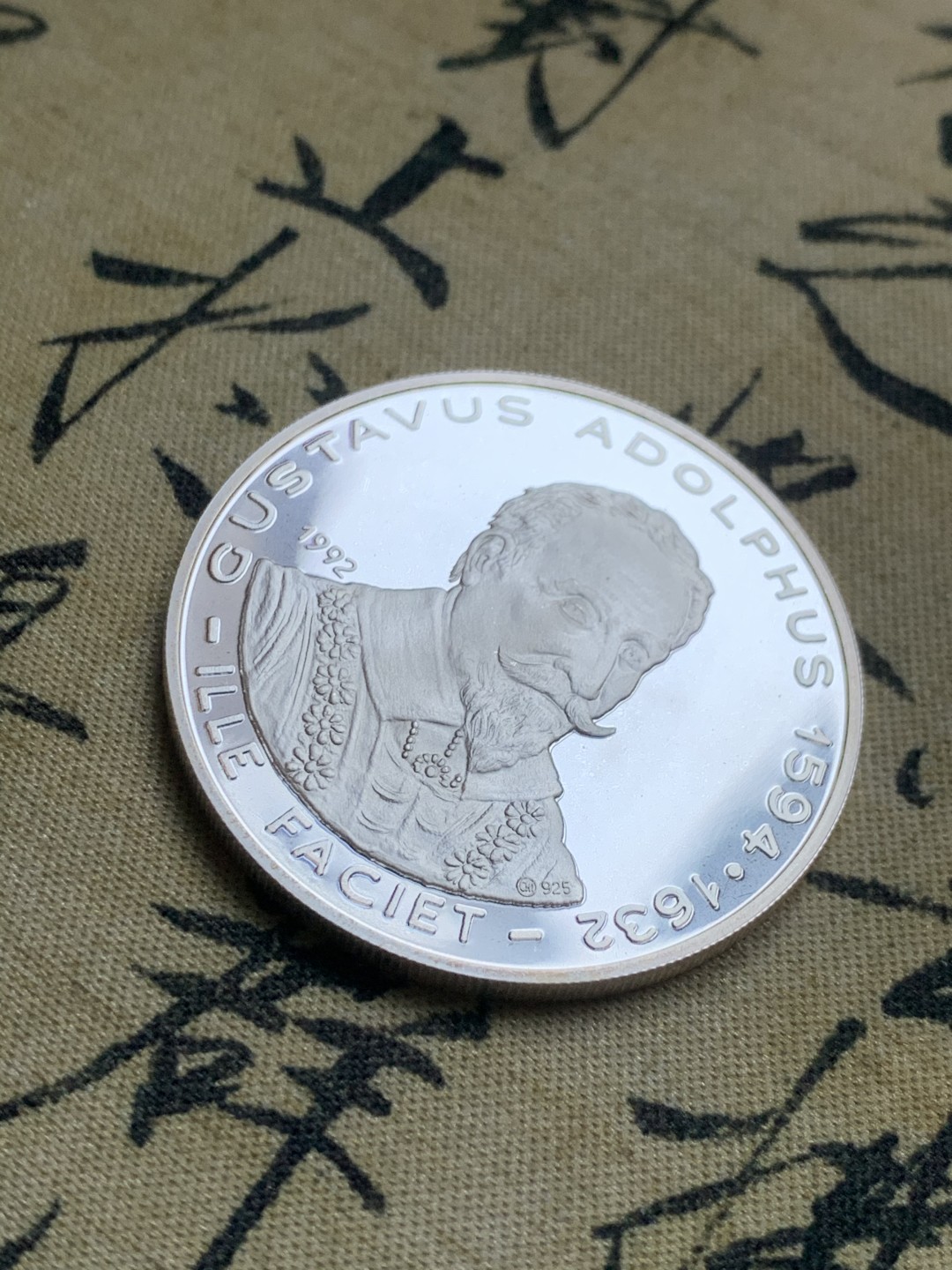 《竞宝斋》第37场-周日 首场自动拍卖 2件或者满200包顺丰 木盒证书 瑞典1992年 古斯塔夫·阿道夫像和帆船 20ECU大银币25克