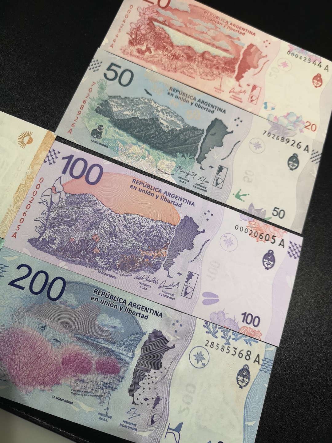 《外钞收藏家》第一百六十九期拍卖（本期65件） 阿根廷2015-2019年5-200 六张一组 全部A冠 部分小号 全新UNC