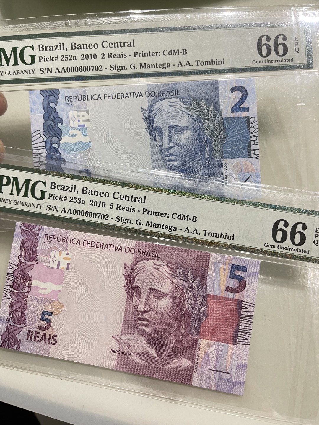 《外钞收藏家》第一百六十九期拍卖（本期65件） 巴西雷亚尔2、5全同号一组 PMG66 少见