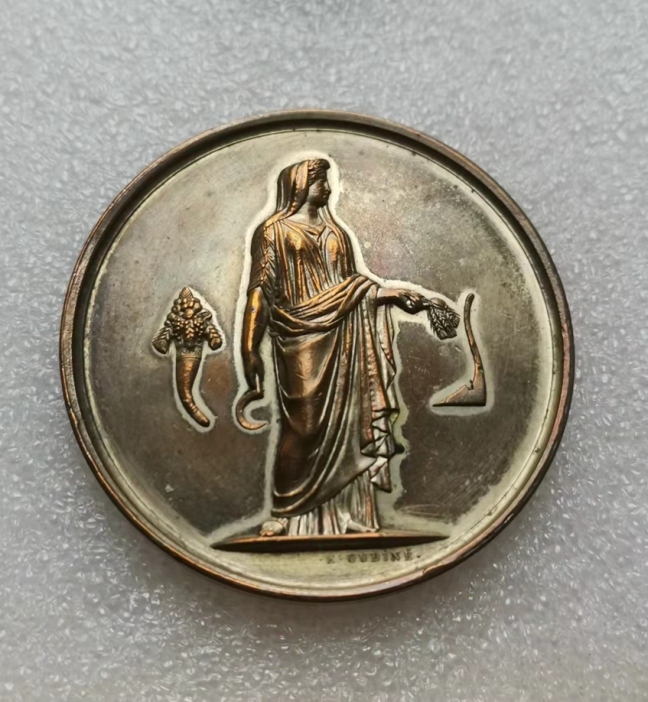 瓶子🏺第28期拍卖会 20世纪初法国蒙塔尔吉斯地区农业协会镀金铜章