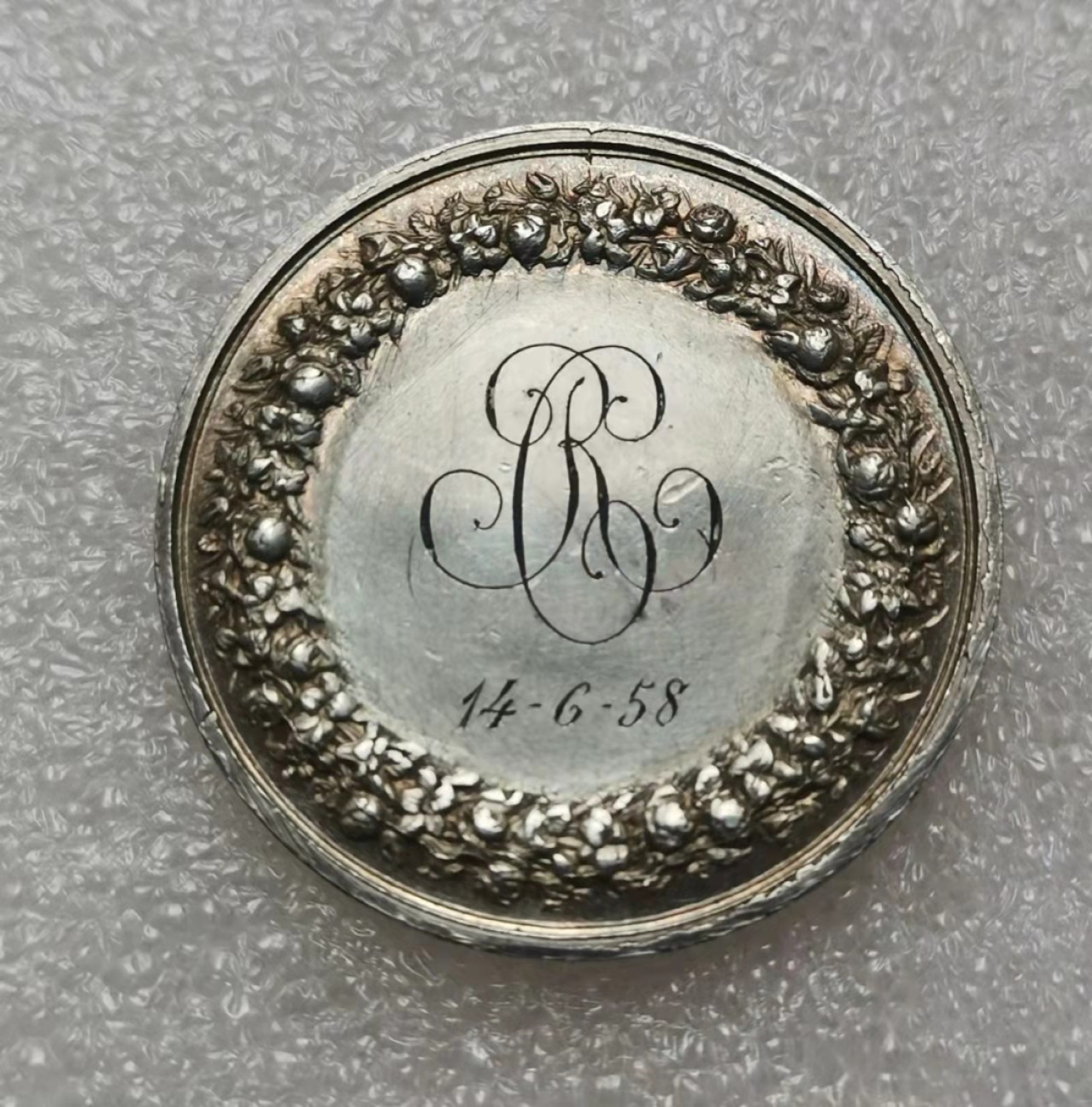 瓶子🏺第28期拍卖会 法国1858年结婚纪念银章（淡金色）