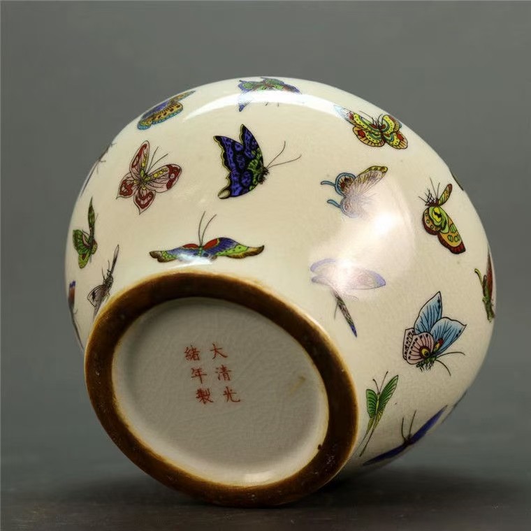 清光绪粉彩蝴蝶纹罐 文玩古董瓷器摆件 居家收藏 古典装饰艺术品
