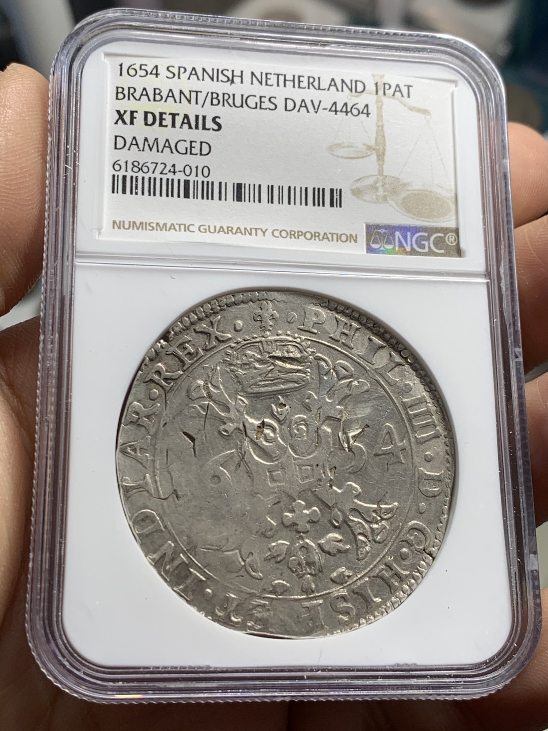 《竞宝斋》第37场-周日 首场自动拍卖 2件或者满200包顺丰 NGC评级 西属尼德兰-布拉邦特公国 1654年 1潘塔贡大银币 菲利普四世  此品种大多应用于应付尼德兰地区军饷支付，普遍存在各种缺陷