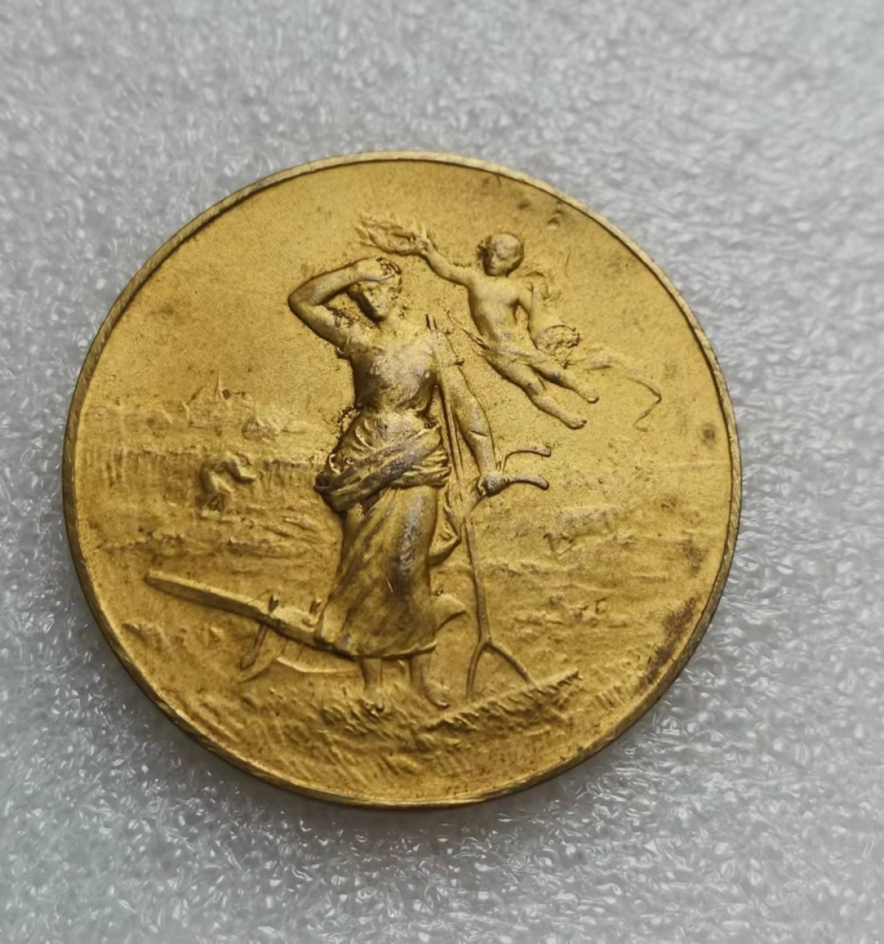 瓶子🏺第28期拍卖会 20世纪初法国蒙塔尔吉斯地区农业协会镀金铜章