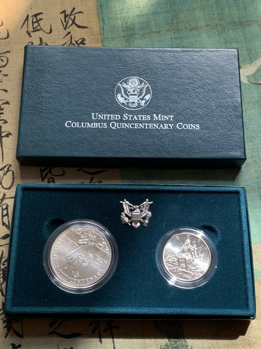 《竞宝斋》第37场-周日 首场自动拍卖 2件或者满200包顺丰 原盒证书 美国1992-D年 哥伦布500周年纪念币 大枚的是银币26.73克