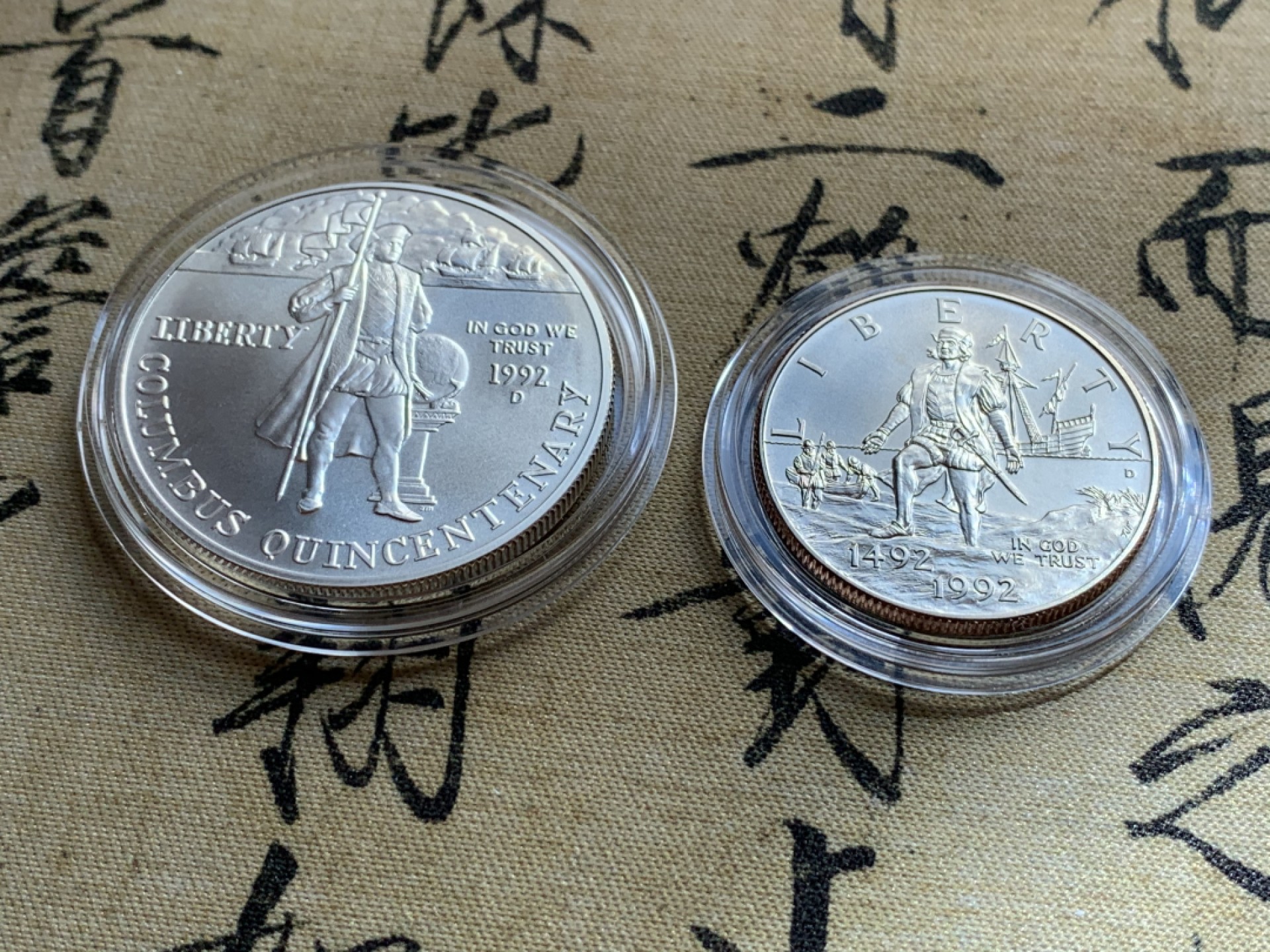 《竞宝斋》第37场-周日 首场自动拍卖 2件或者满200包顺丰 原盒证书 美国1992-D年 哥伦布500周年纪念币 大枚的是银币26.73克