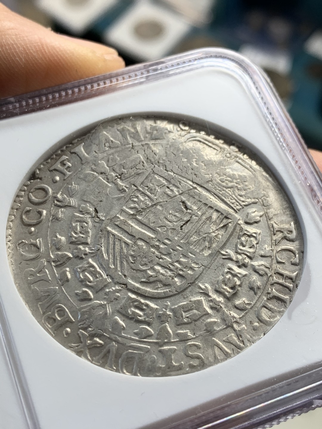 《竞宝斋》第37场-周日 首场自动拍卖 2件或者满200包顺丰 NGC评级 西属尼德兰-布拉邦特公国 1654年 1潘塔贡大银币 菲利普四世  此品种大多应用于应付尼德兰地区军饷支付，普遍存在各种缺陷
