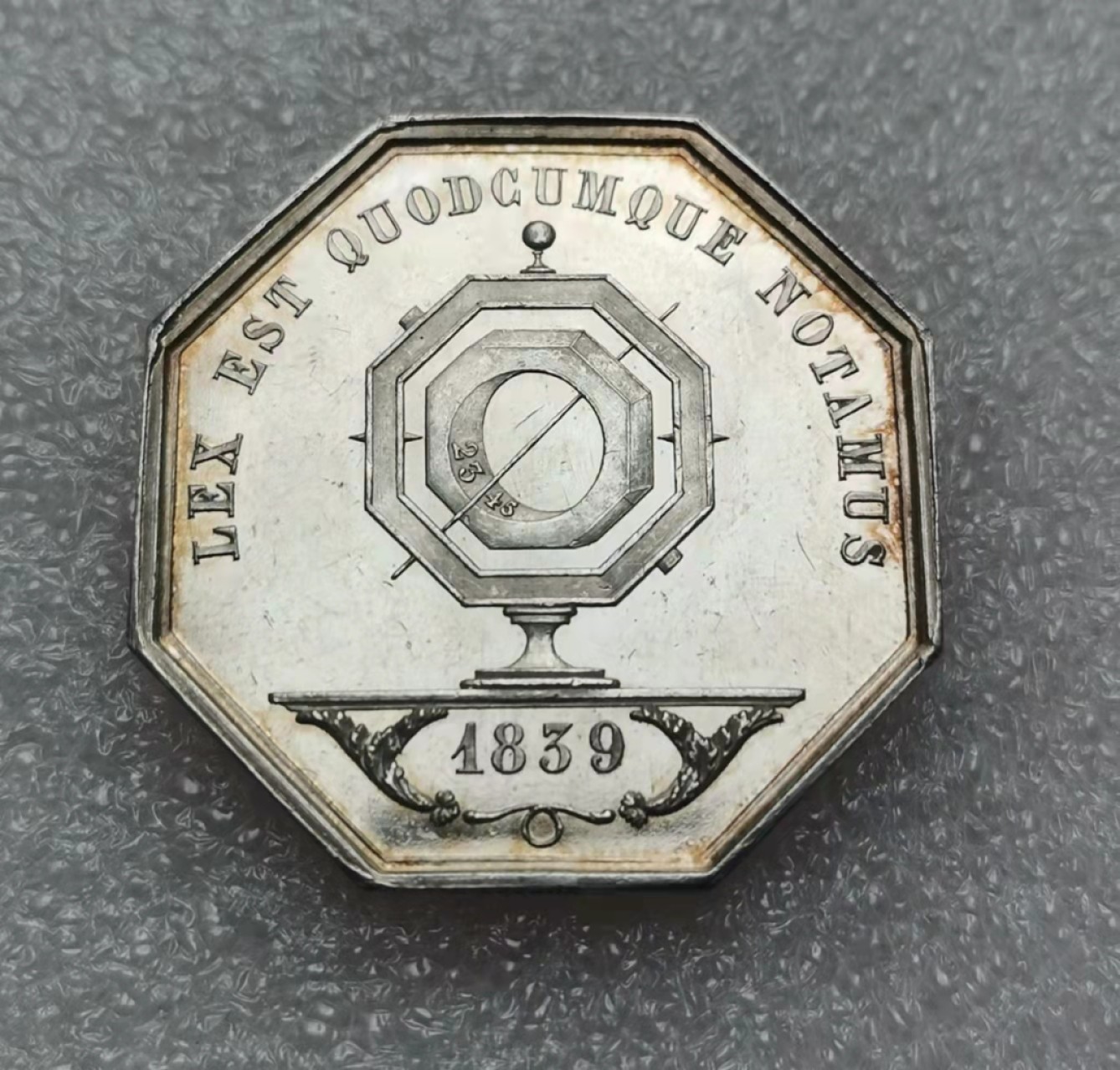 瓶子🏺第28期拍卖会 法国1839年原铸皇家司法JETON银质八角（五彩品）