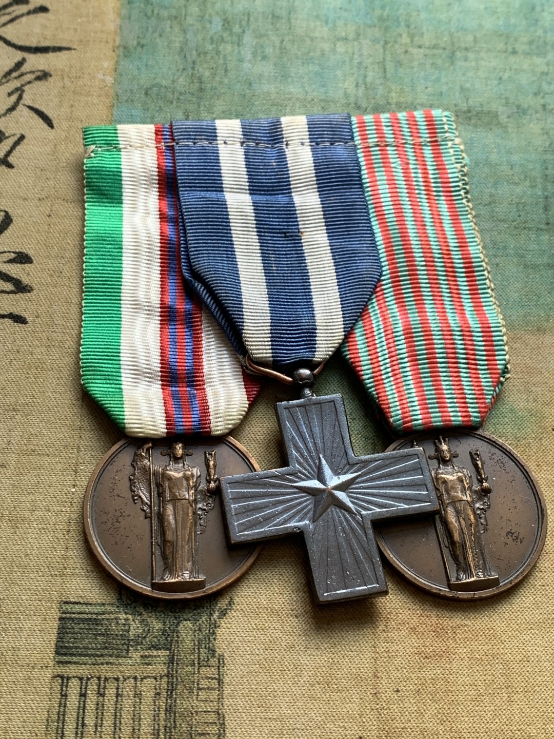 《竞宝斋》第37场-周日 首场自动拍卖 2件或者满200包顺丰 意大利二战军功章一组三枚