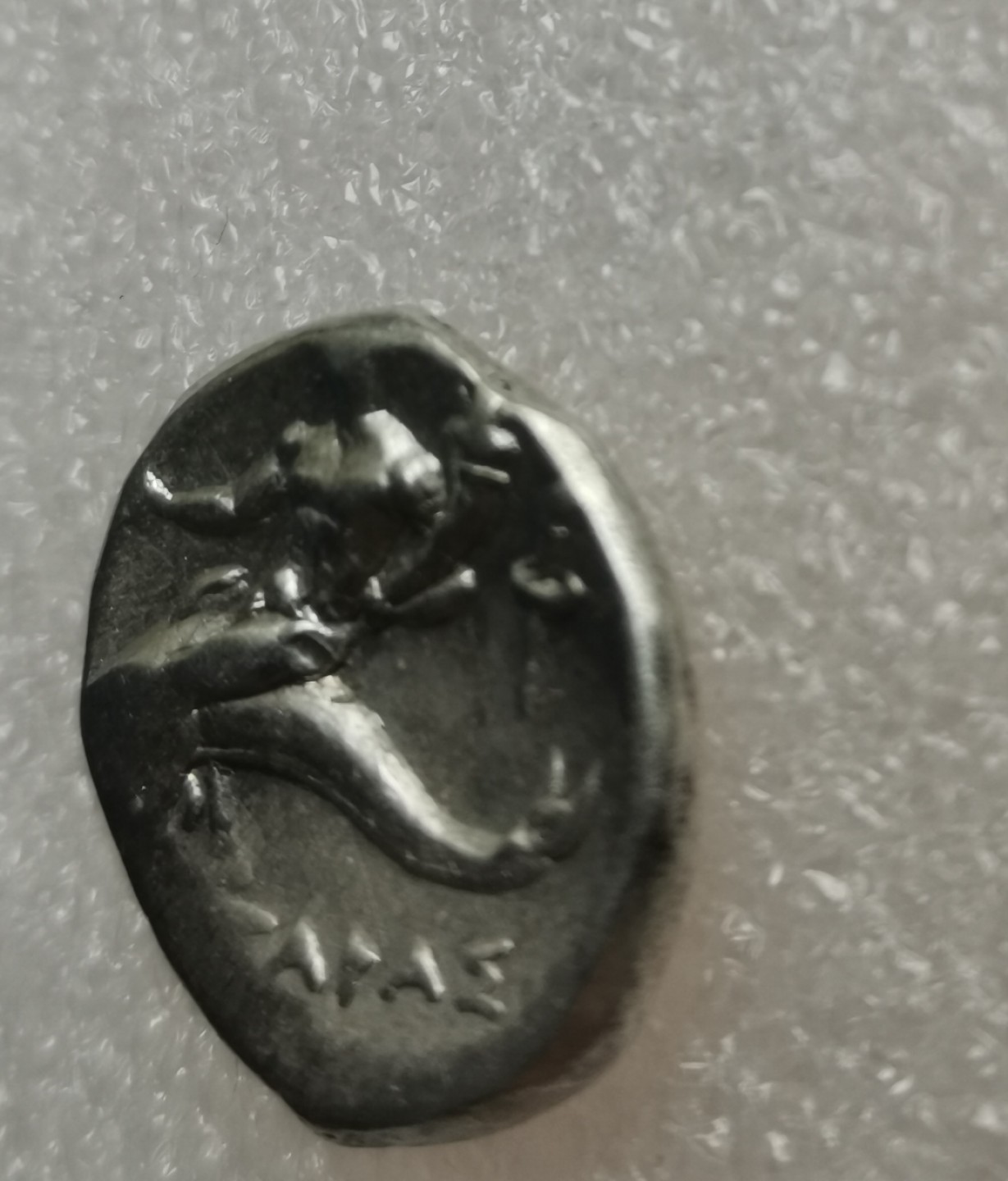 瓶子🏺第28期拍卖会 古希腊公元前300年塔兰托少年与海豚银币（肌肉细节极佳）