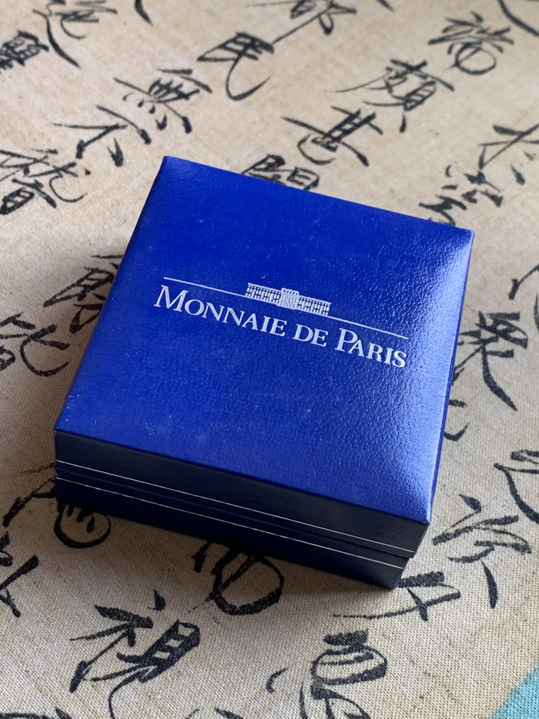 《竞宝斋》第37场-周日 首场自动拍卖 2件或者满200包顺丰 原蓝盒证书法国2000年 飞行中的伊卡洛斯 10法郎精制大银币