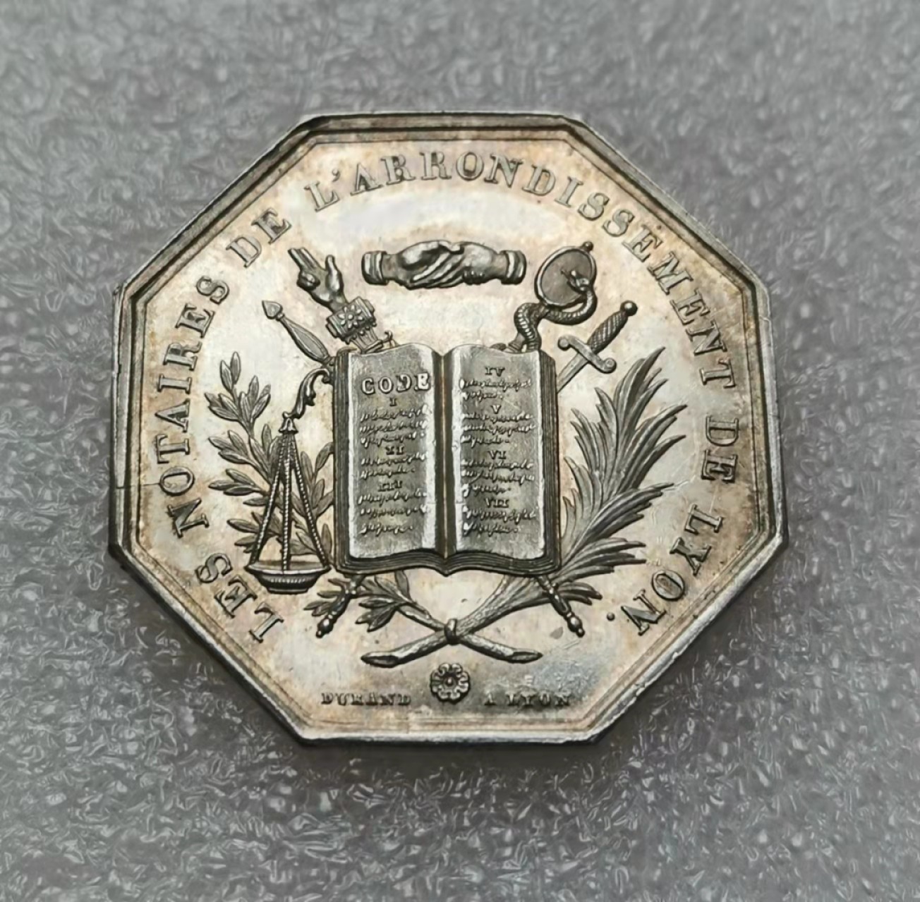 瓶子🏺第28期拍卖会 法国1839年原铸皇家司法JETON银质八角（五彩品）