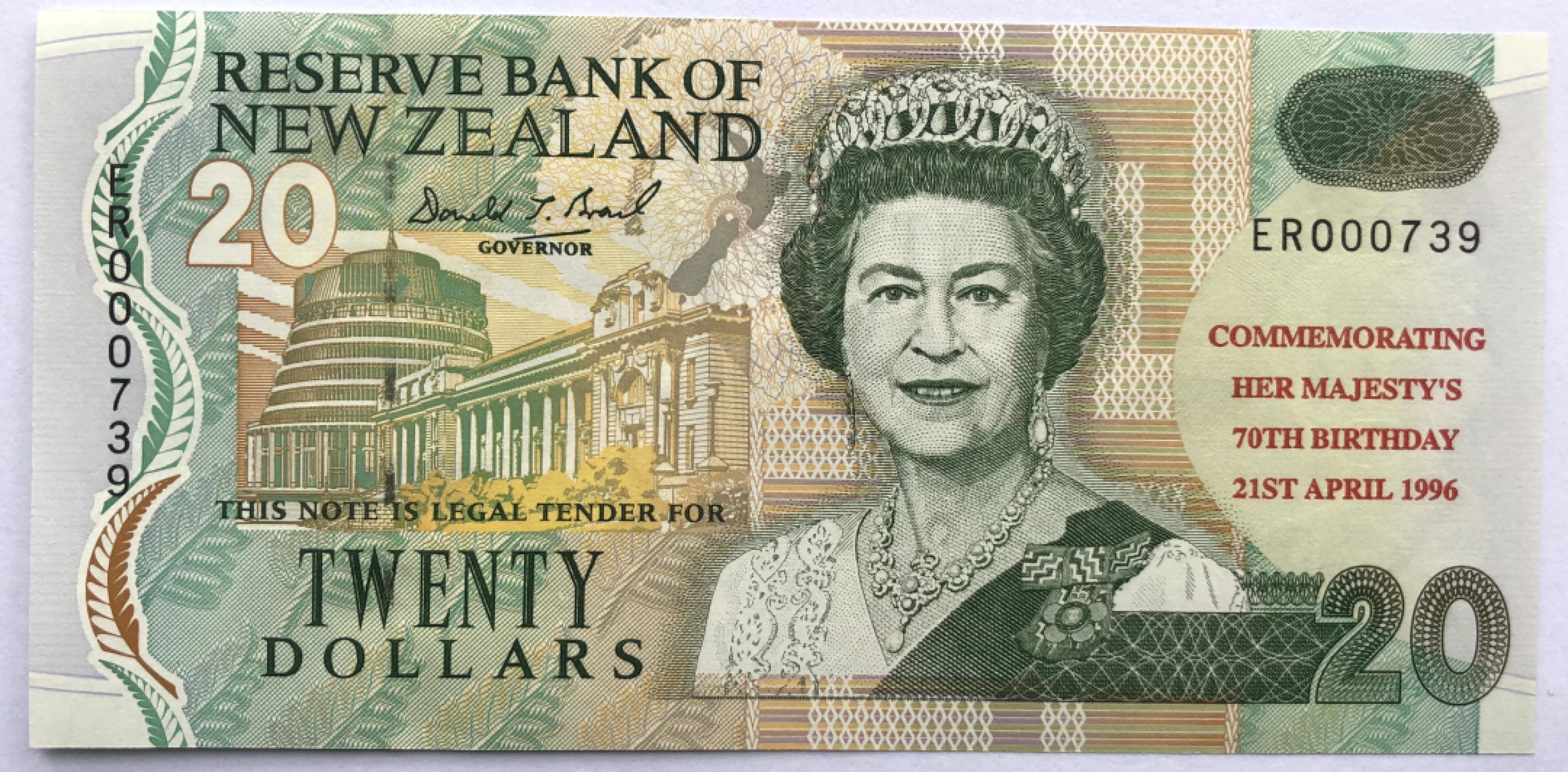 2025第25场（总第225期）：精品测试钞、纪念钞、塑料钞、连体钞综合场 百位小号ER000739 新西兰“英女王诞辰70周年”20元加盖纪念钞UNC（发行量3000枚）