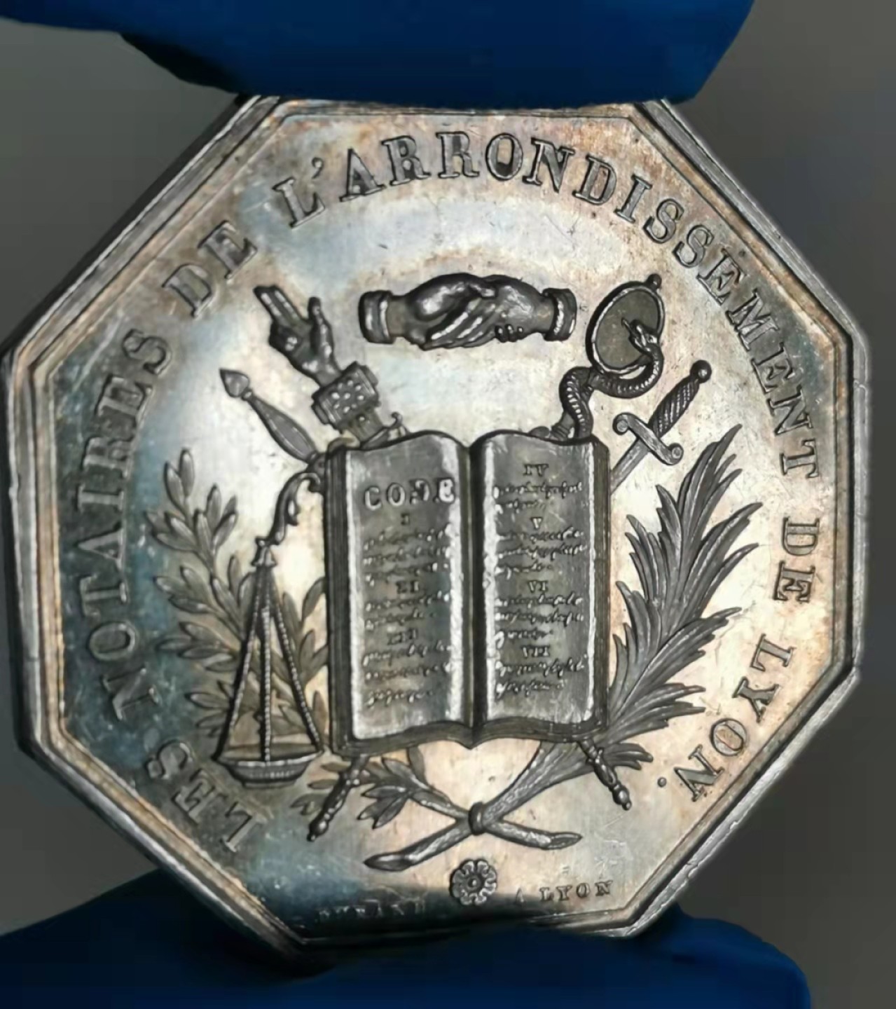 瓶子🏺第28期拍卖会 法国1839年原铸皇家司法JETON银质八角（五彩品）