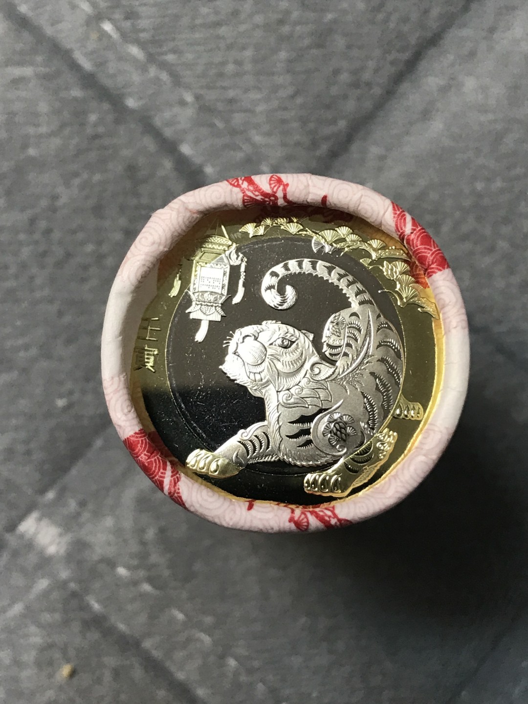 缤纷包邮拍446期， 虎年纪念币一卷。