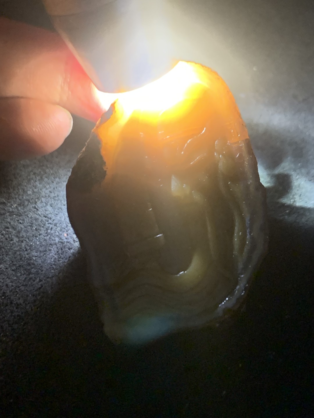 精美原皮蒙料战国红玛瑙高润度金沙料雕刻忠义关二爷吊坠一个！