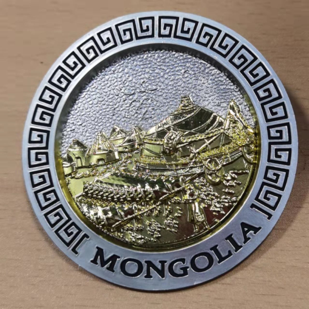 北京马甸外币专卖微拍第七十一期，非贵金属外国纪念币，流通币专场，陆续上新欢迎光临 蒙古成吉思汗大营镀金纪念章，直径：80mm，重66克，材质不详