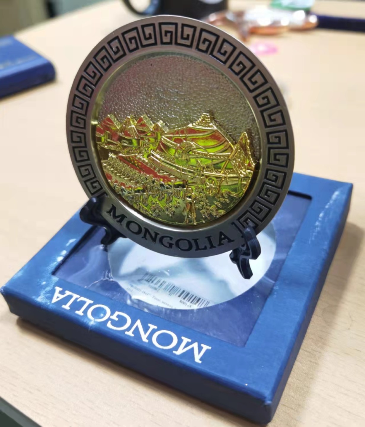 北京马甸外币专卖微拍第七十一期，非贵金属外国纪念币，流通币专场，陆续上新欢迎光临 蒙古成吉思汗大营镀金纪念章，直径：80mm，重66克，材质不详
