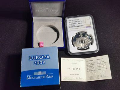 刘世昌艺术品销售中心～虎踞龙蟠*金杨在线联拍群第306期  - 法国2009年10欧元“柏林墙倒塌20周年”精制纪念银币（NGC PF67UC  串号：6412532-049）1枚，原盒证。此币荣获当年世界硬币大奖赛～“最佳时事币”奖。