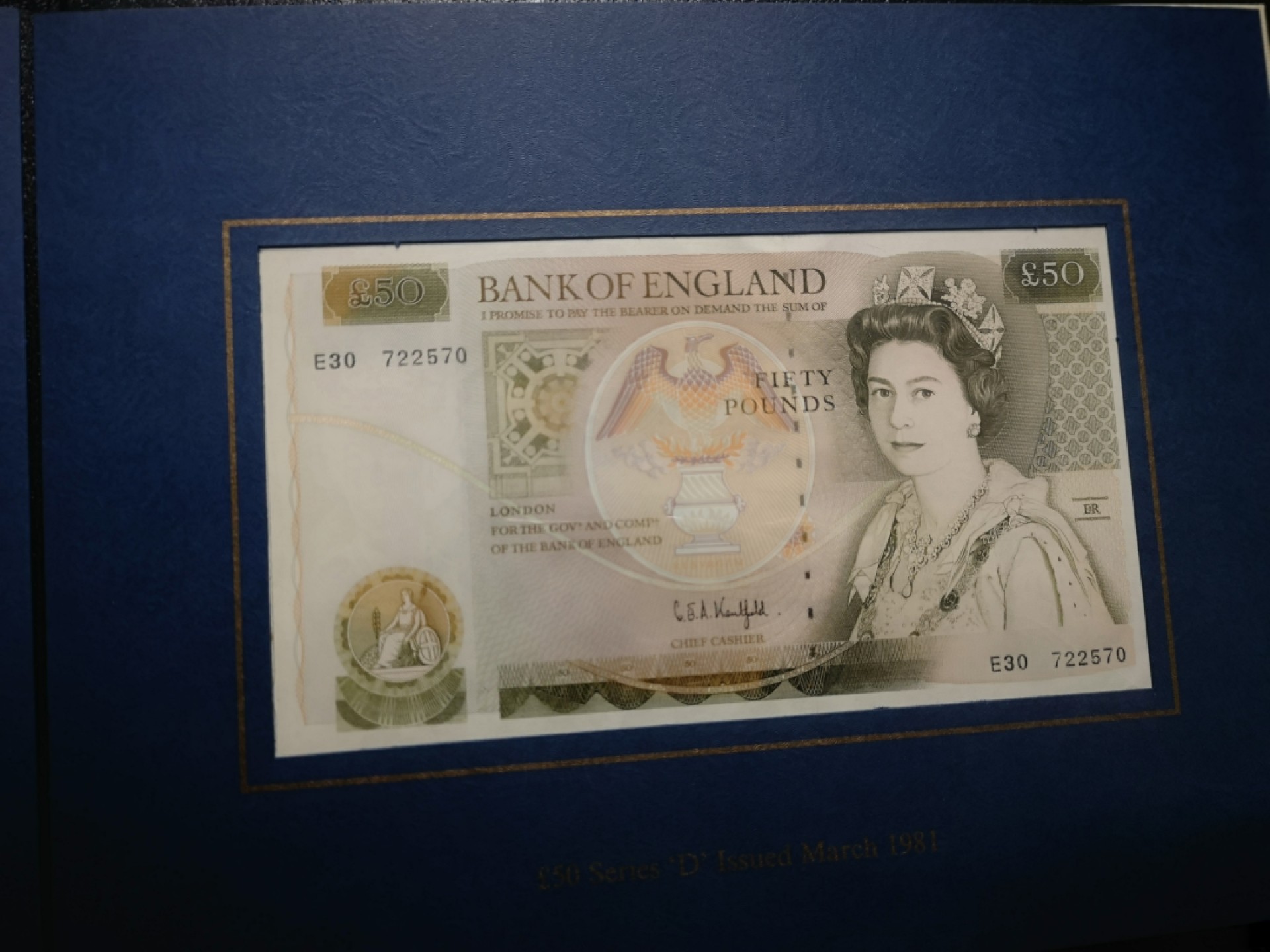 《外钞收藏家》第一百七十期拍卖（本期59件） 英镑精装册子 10、50镑 两张全同号 跟上一件同号