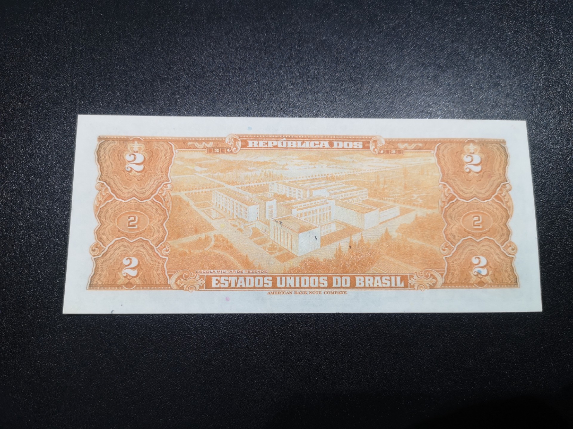 《外钞收藏家》第一百七十期拍卖（本期59件） 巴西2克鲁塞罗 手签版 全新 轻微受潮（美钞公司版）