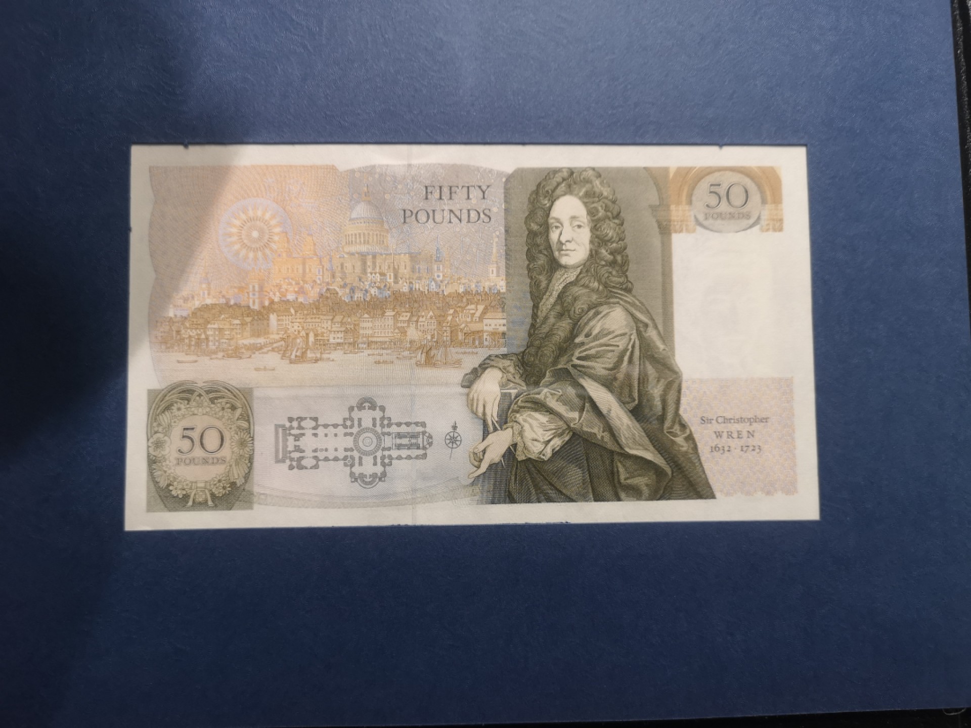 《外钞收藏家》第一百七十期拍卖（本期59件） 英镑精装册子 10、50镑 两张全同号 跟上一件同号