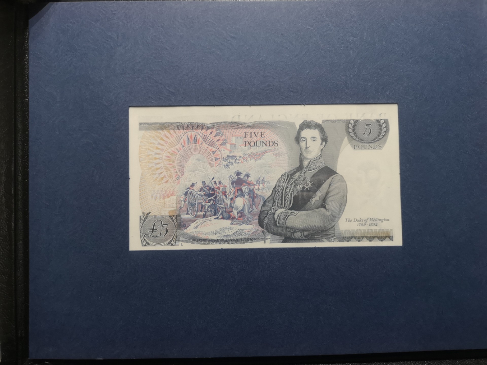 《外钞收藏家》第一百七十期拍卖（本期59件） 英镑精装册子 5、20镑 两张全同号