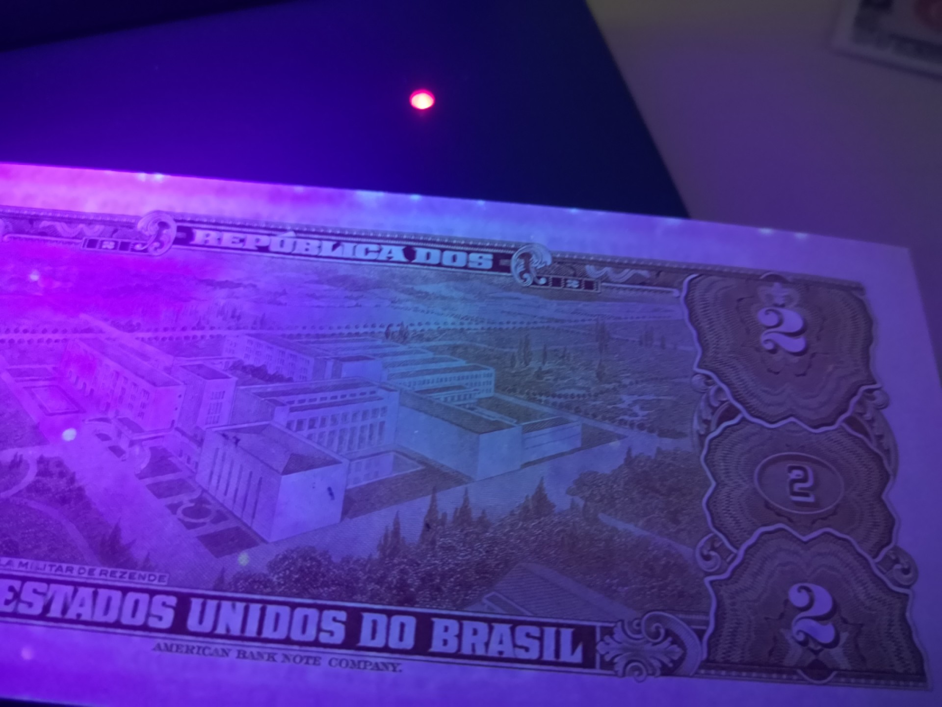 《外钞收藏家》第一百七十期拍卖（本期59件） 巴西2克鲁塞罗 手签版 全新 轻微受潮（美钞公司版）