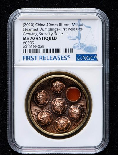 银元古币像章中外纸币综合拍卖场.自动结拍 - 蒸蒸日上小笼包双金属铜章.直径40厘米首期发行带证书NGC MS70ANTIQUED