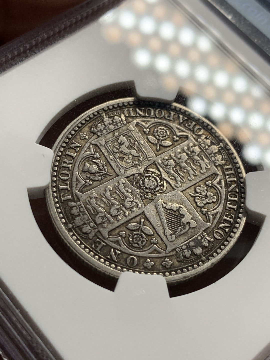 《竞宝斋》第38场-本周一 （全场顺丰包邮） NGC 评级 英国1849年 哥特体无神2先令 原味老包浆 细节很不错