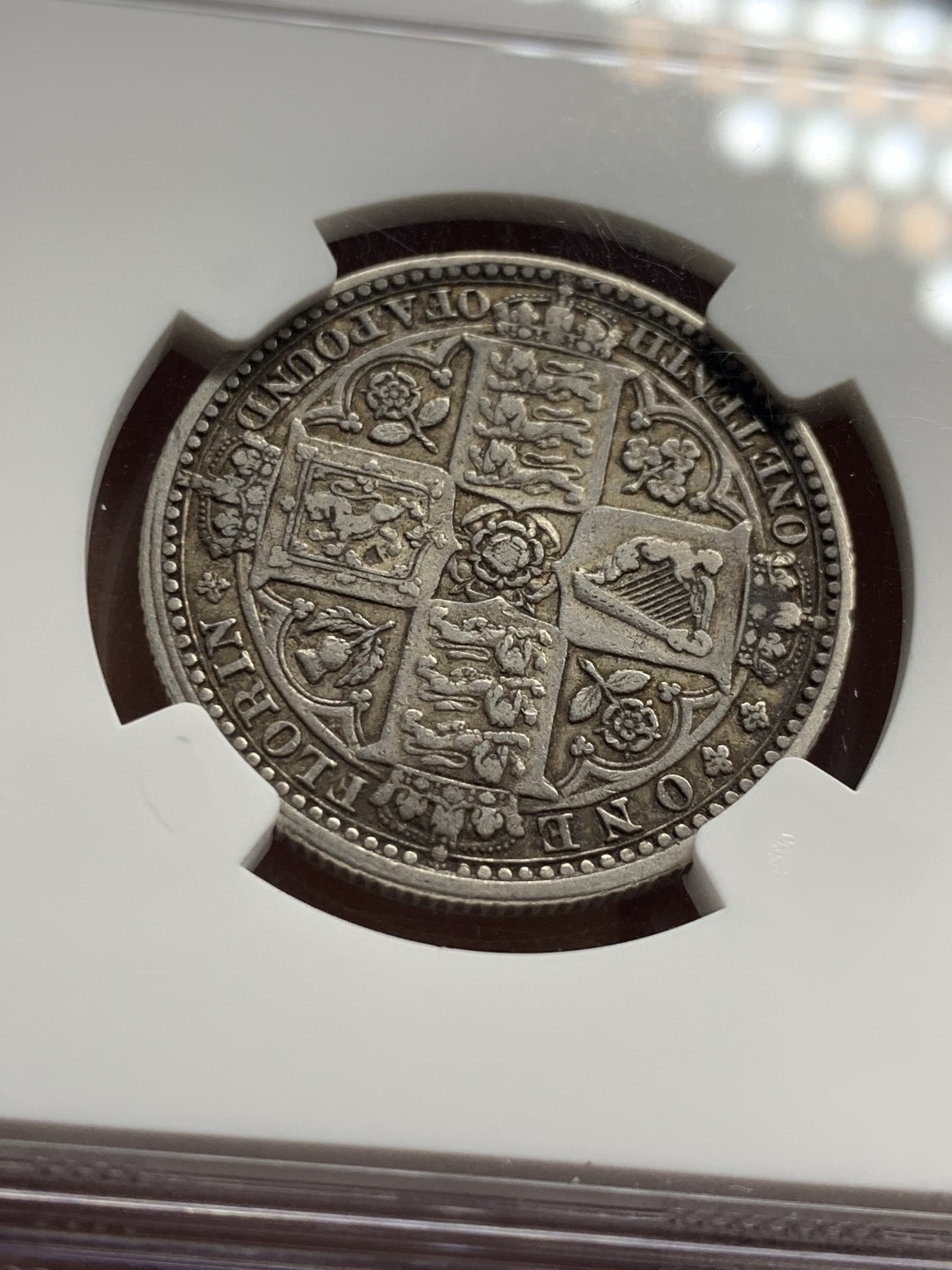 《竞宝斋》第38场-本周一 （全场顺丰包邮） NGC 评级 英国1849年 哥特体无神2先令 原味老包浆 细节很不错